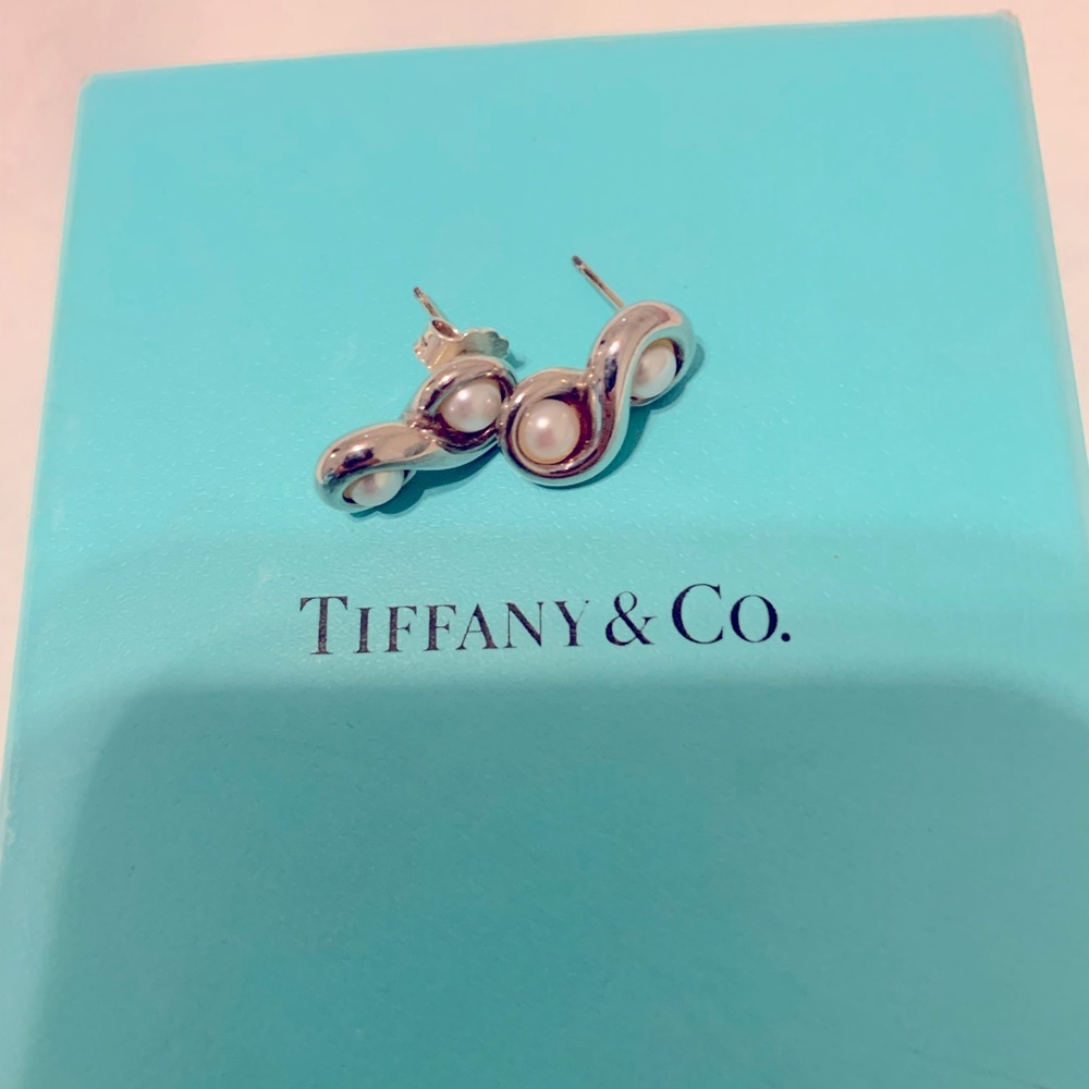 Tiffany & Co silver and pearl eternity earrings - Picture 3 of 3